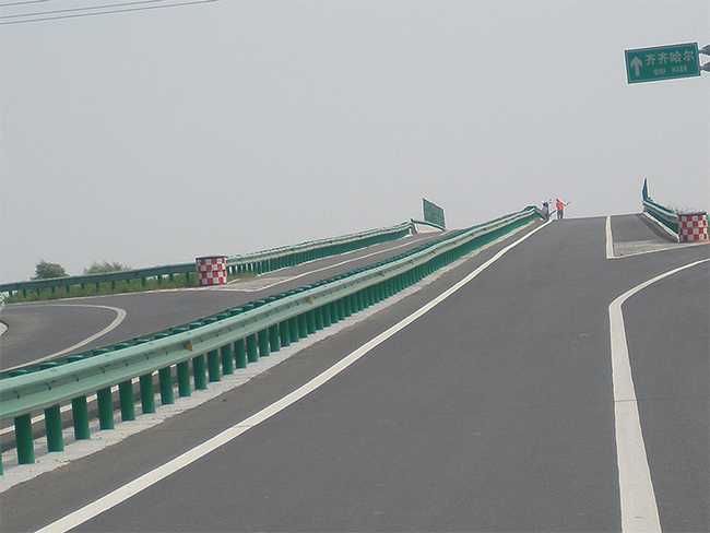 石嘴山高速公路护栏的材质与规格
