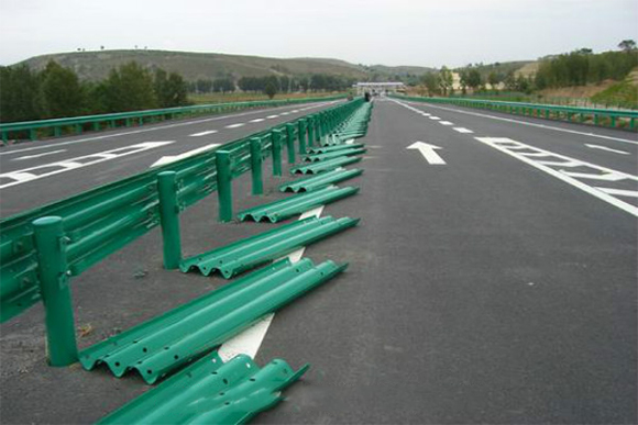 石嘴山波形护栏的维护与管理确保道路安全的关键步骤