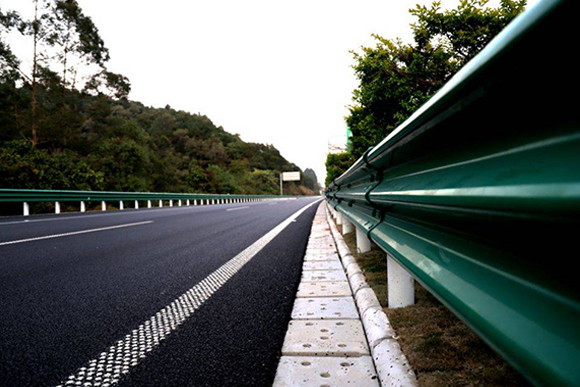 石嘴山高速公路护栏的常用类型